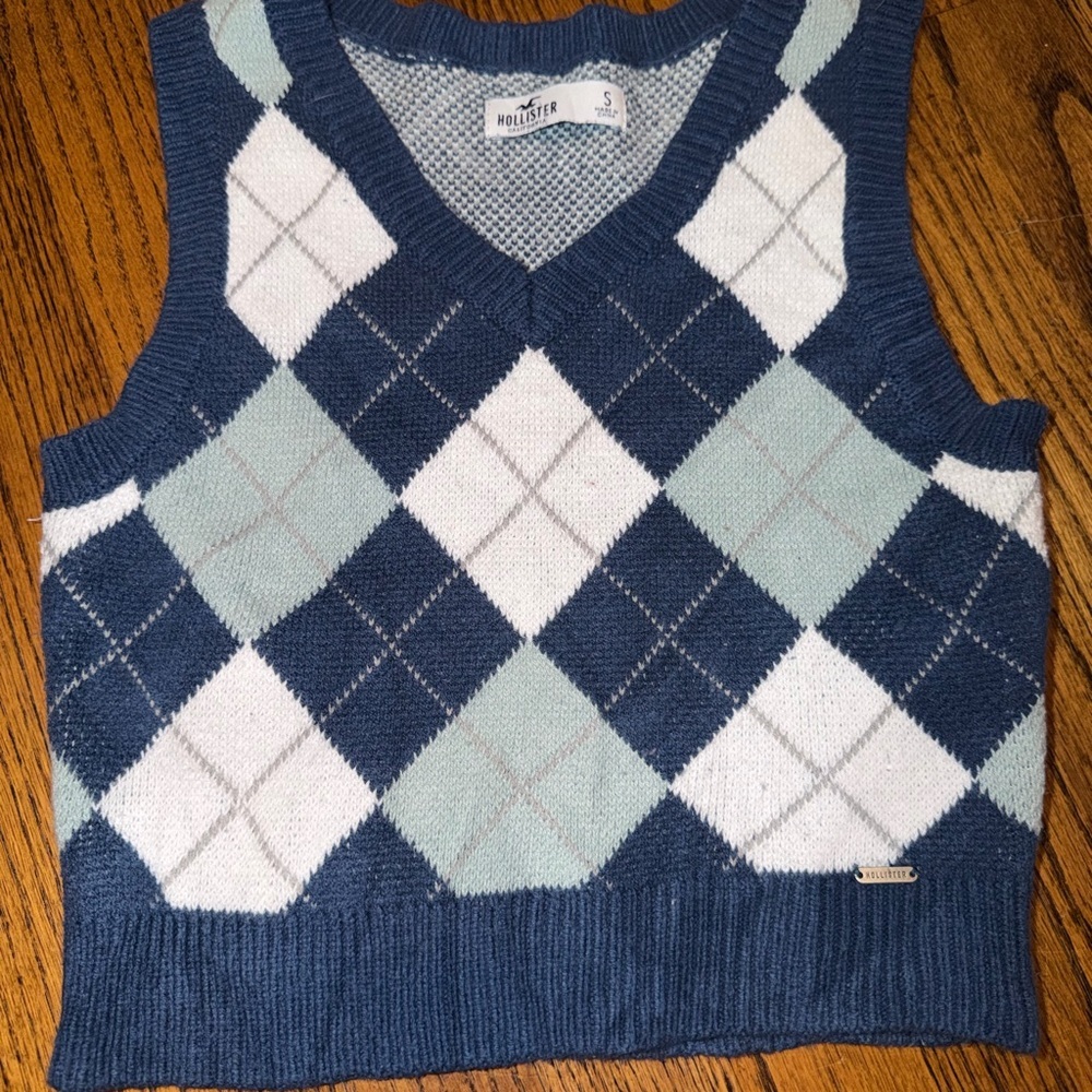Hollister Blue and White Argyle Cotton Knit Crop Top Sweater Vest Size Small 🩵💙🤍